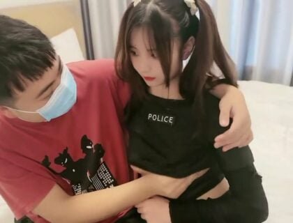 Anh trai muốn thịt em gái khi không có bố mẹ