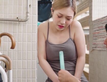 Mẹ chồng thấy con dâu hấp dẫn liền dụ dỗ