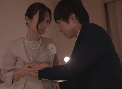 Mẹ kế cho con trai vừa tốt nghiệp xong chịch