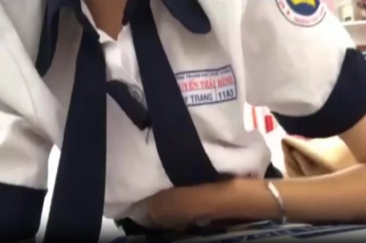 Chơi Đùa Với Lửa: Lừa Dối Chồng Trong Đêm Tình