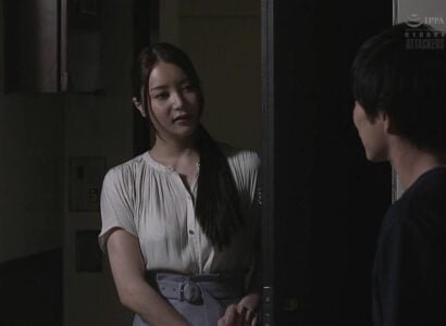 Gái xinh ngày đêm thủ dâm rên rỉ, cậu hàng xóm nghe thấy và sang nhà 