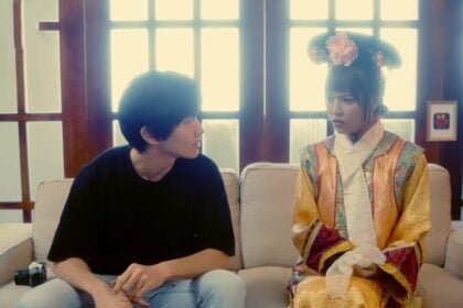 Sexy Hoàng Châu Cách Cách xuyên không vui vẻ với anh thợ ảnh