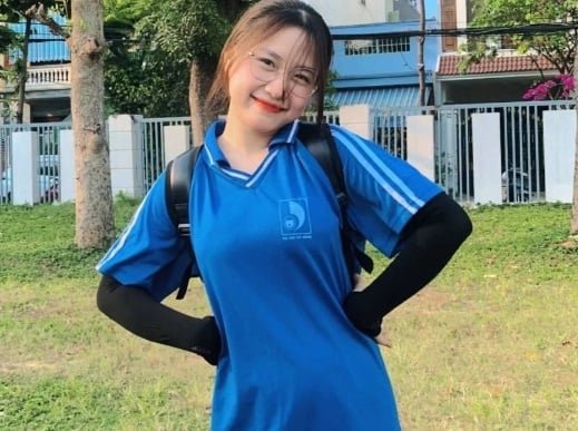 Bộ đít của Dương Thị Minh quá cuốn hút