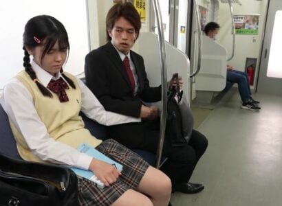 Nữ sinh bị những kẻ dâm đãng đụ tập thể